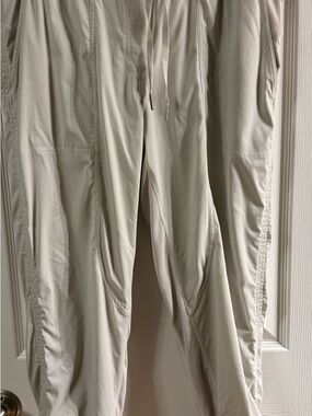 Dance Studio Mid-Rise Cropped Pant